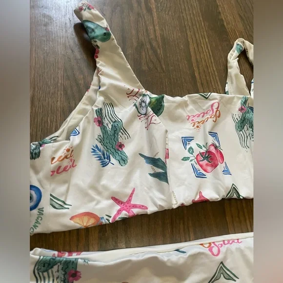 ASOS DESIGN Curve high leg high waist bikini bottom/ top in postcard print - Picture 4 of 8